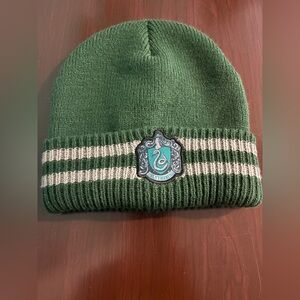 Wizarding World Harry Potter Slytherin Knit Hat Green Gray Stripe‎ Ribbed Patch